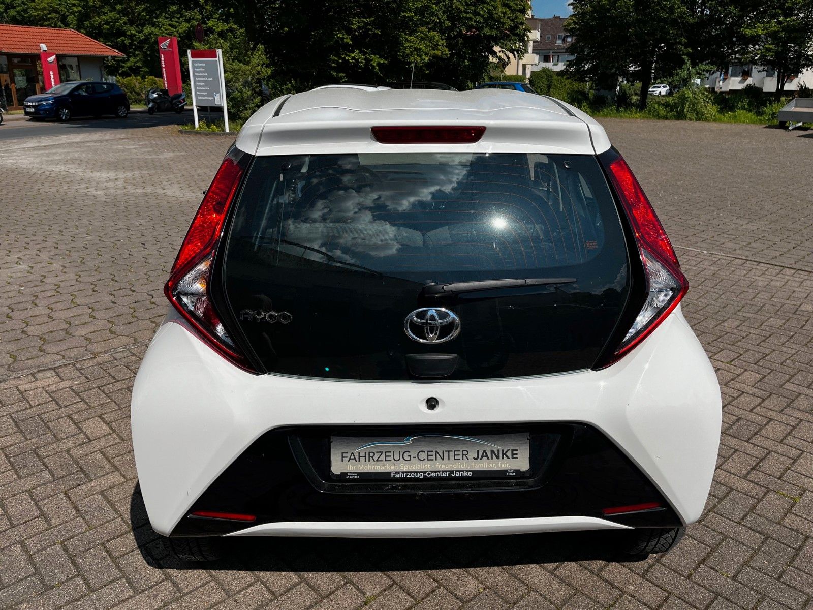 Fahrzeugabbildung Toyota AYGO Team Deutschland +Kamera/CarPlay/FSE+